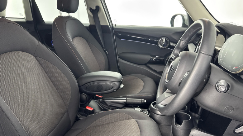 MINI Hatchback 1.5 Cooper Classic Premium 5dr Auto Petrol Hatchback